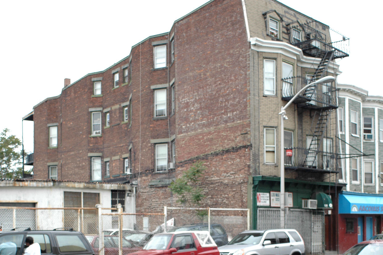 Primary Photo - 324 Market St