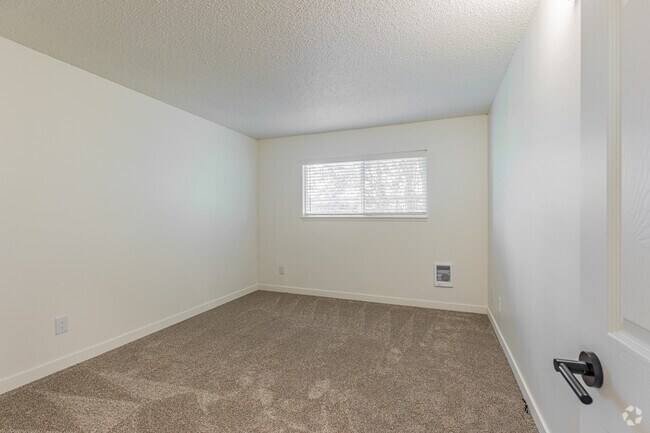 2 habitaciones, 1 baño - 856 pies cuadrados - Dormitorio principal - Sagewood (fka Menlo Park)