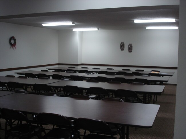 Sala comunitaria - 717 W 5th St