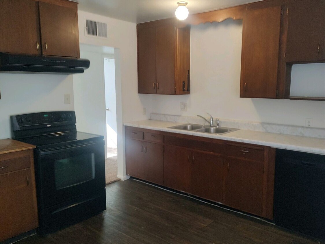 Building Photo - 3 bed 2 bath single story near ASU