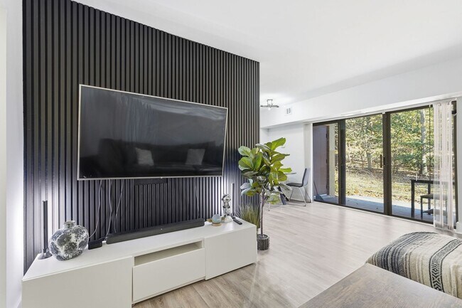 Building Photo - Beautifully Renovated 2-Bedroom Condo in t...