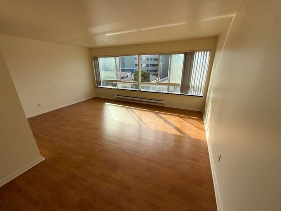 Photo - 5210 Russell Avenue NW-R-307