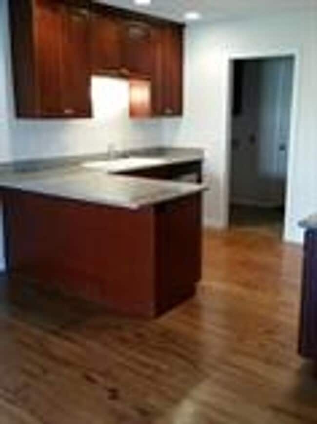 Foto del edificio - 725-727 Mount Hood Ave SW