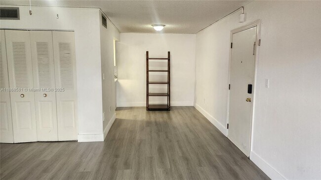 Building Photo - 7231 Miami Lakes Dr
