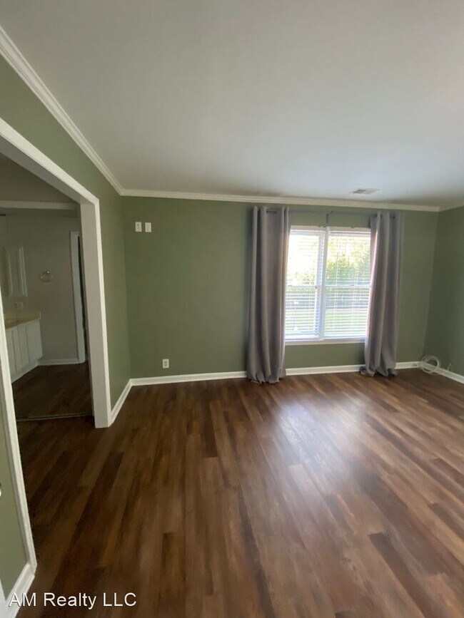 Building Photo - 2 br, 2.5 bath House - 7229 Meeting St