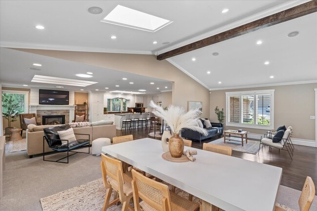 Foto del edificio - 8022 Deer Creek Rd