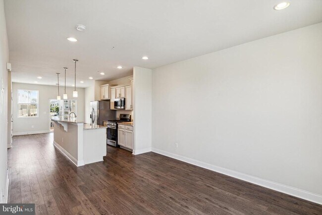 Foto del edificio - 619 E 7th St