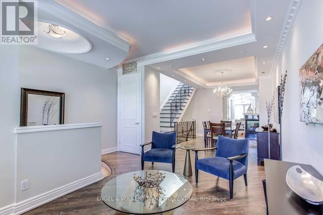 Photo du bâtiment - 405 Bedford Park Ave