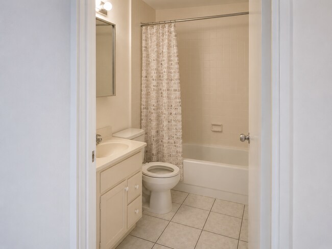 Foto del edificio - Bright Studio Near Longwood | Heat & Hot Water Included