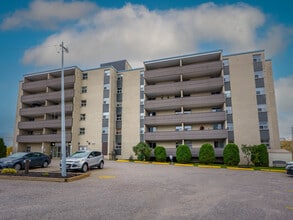 Building Photo - Bay Court Apartments