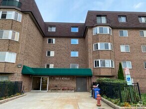 Building Photo - 300 S Roselle Rd