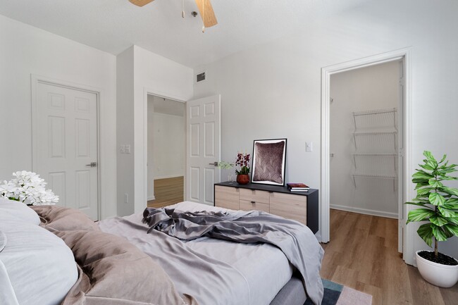 Bedroom with large walk-in closet - Windsor Vinings