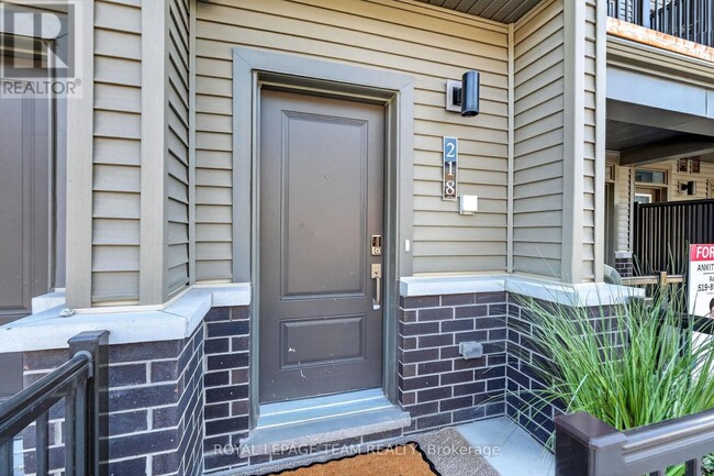 Building Photo - 218 Parnian Private
