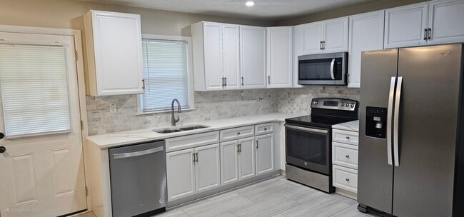 Building Photo - 5207 Mansfield Ln