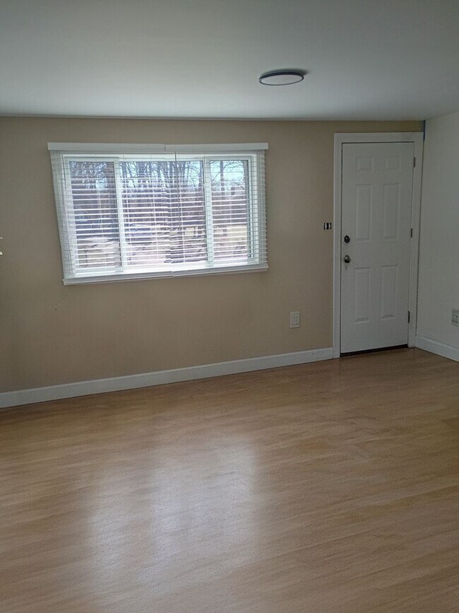 Foto del edificio - AVAILABLE NOW! Charming 3-Bed Home in Desirable White Lake Community