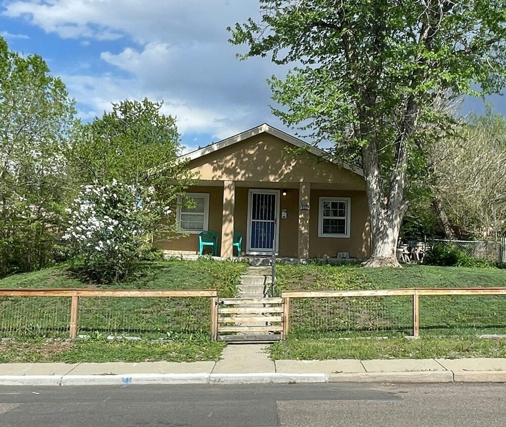 Photo - 810 Lowell Boulevard