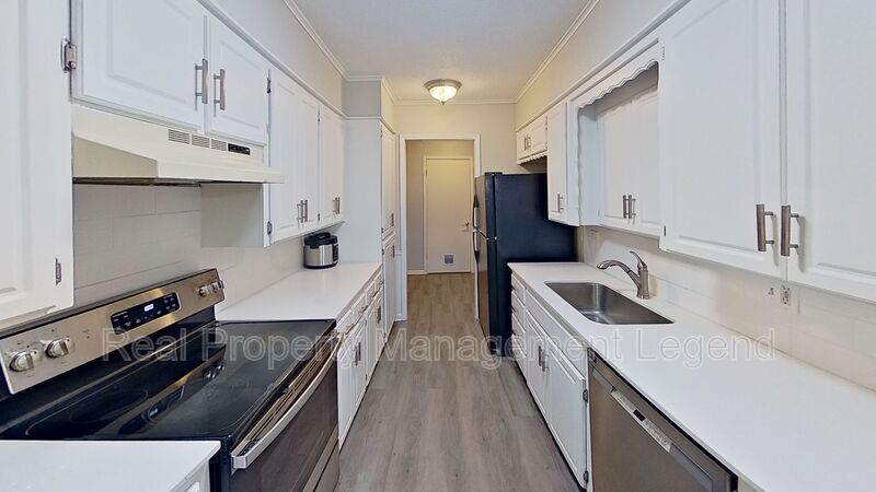Primary Photo - 821 W Woodard St
