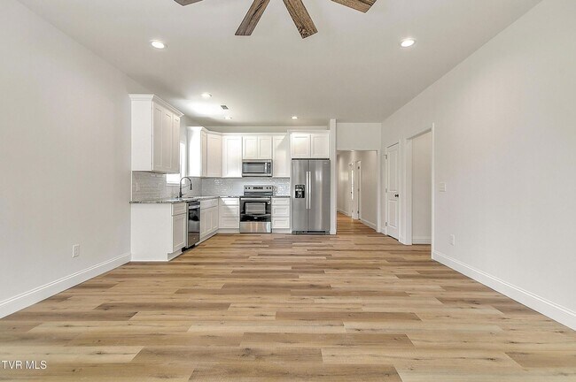 Foto del edificio - 703 Swadley Rd