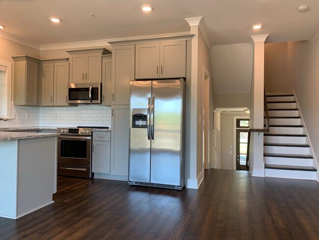 Foto del edificio - 3 Bedroom, 3 Bathroom Home Next to Lake w/...