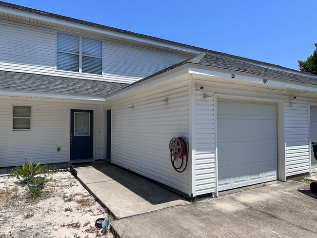 Building Photo - 505 Sandalwood Ct