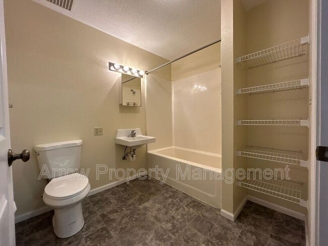 Foto del edificio - 1015 W 14-3