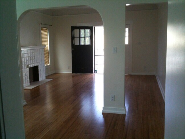 Building Photo - 940 Marview Ave
