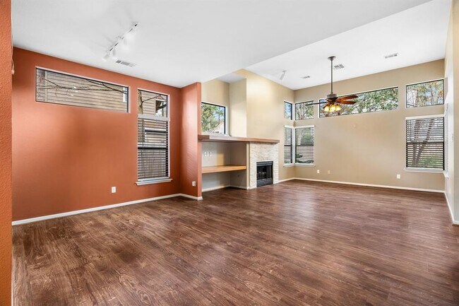 Foto del edificio - 27 Otter Pond Pl