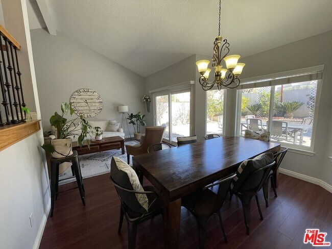 Foto del edificio - 12056 Falcon Crest Way