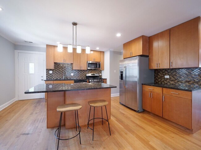 Foto del edificio - 6812 N Wolcott Ave