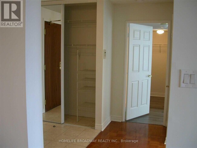 Building Photo - 156 Enfield Pl