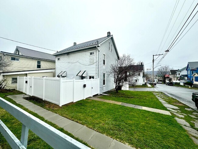 Foto del edificio - 1301-03 2nd Ave