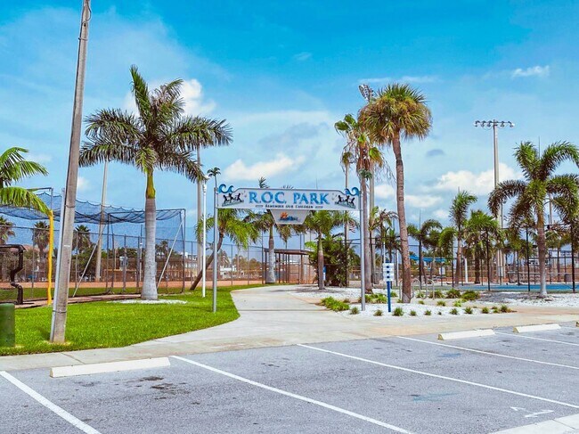 Foto del edificio - 230 Medallion Blvd