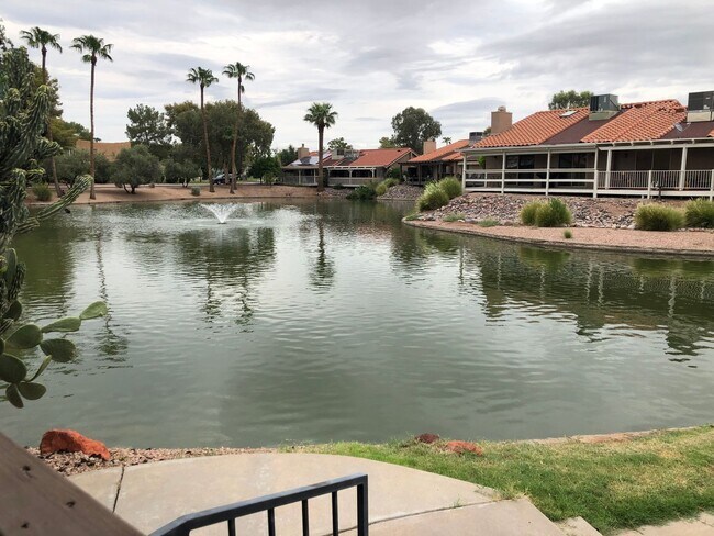 Foto del edificio - Welcome to this stunning 1-bedroom, 1.5-bathroom home located in Leisure World a 45+ Active Adult...