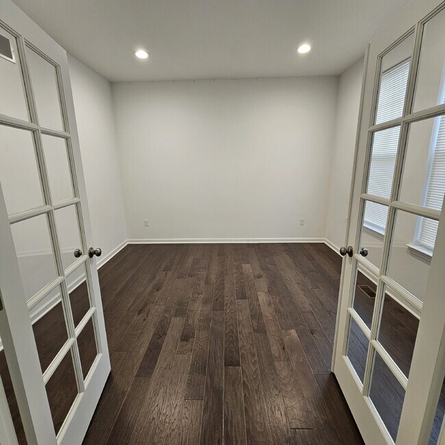 Foto del edificio - 4 bedroom, 3 full bathrooms, 2 car garage ...