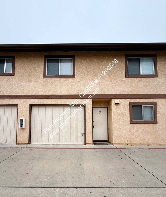 Building Photo - 570 E Newlove Dr