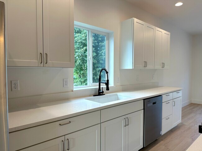 Foto del edificio - 3021 Harold Dr SE