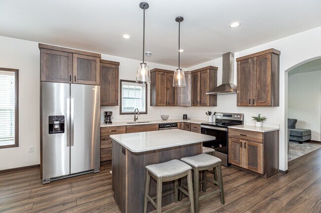 Foto del edificio - 3-bedroom, 2-bathroom South Fargo Family Home w/ 2 Stall Garage