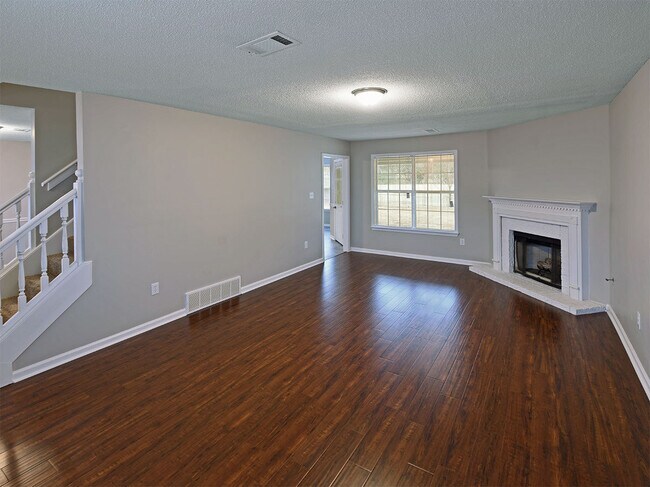 Building Photo - 4 Bedroom, 2.5 Bathrooms Near Sanga Rd and...