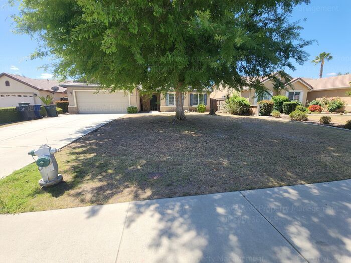 Foto principal - 5 bedrooms/ 2 baths Location Olive Dr/ Old...
