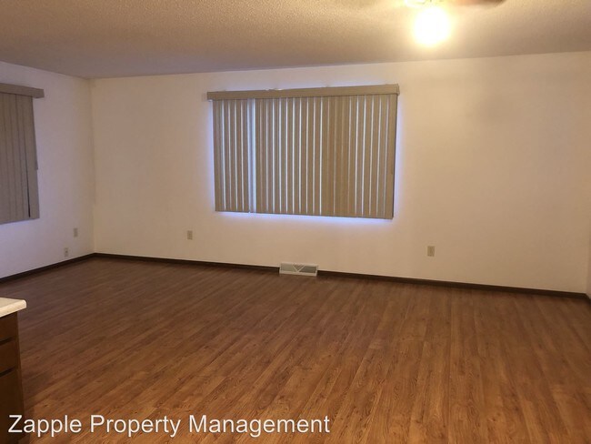 Building Photo - 2 br, 2 bath House - 104 W. Riverside