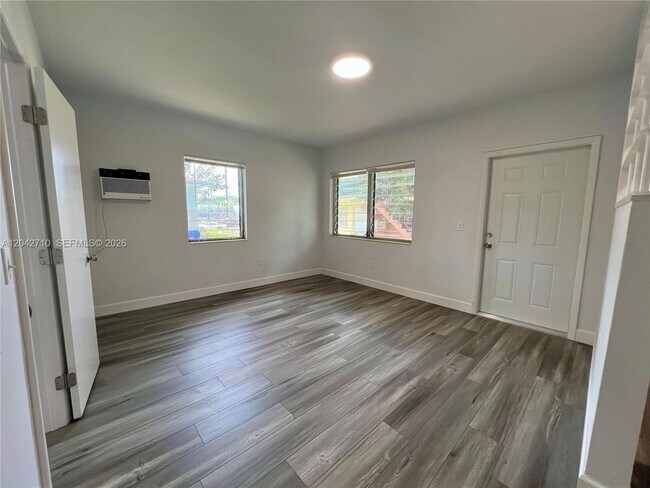 Foto del edificio - 962 NW 6th St