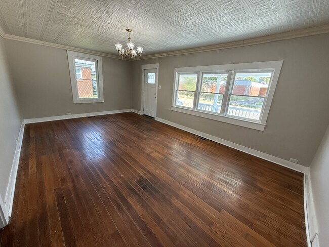 Foto del edificio - 25 Woodrow Ave