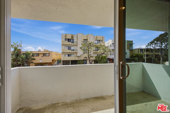 Foto del edificio - 1738 Colby Ave