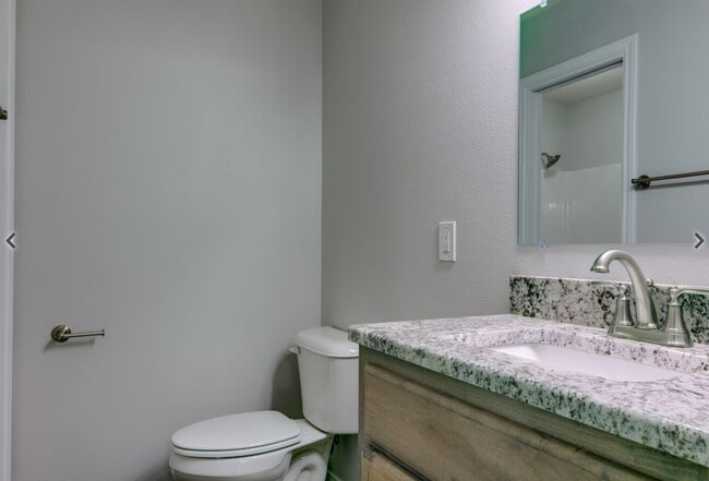 Foto del edificio - 911 Pecorella St E