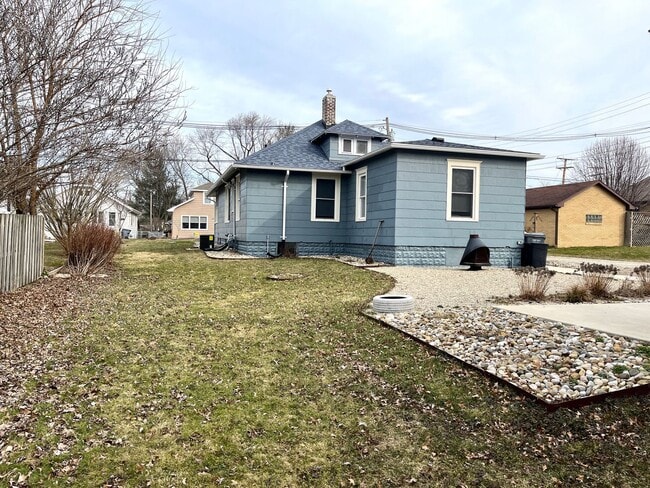 Building Photo - FULLY FURNISHED 3-bedroom, 2.0 bathroom home in Saint Joseph