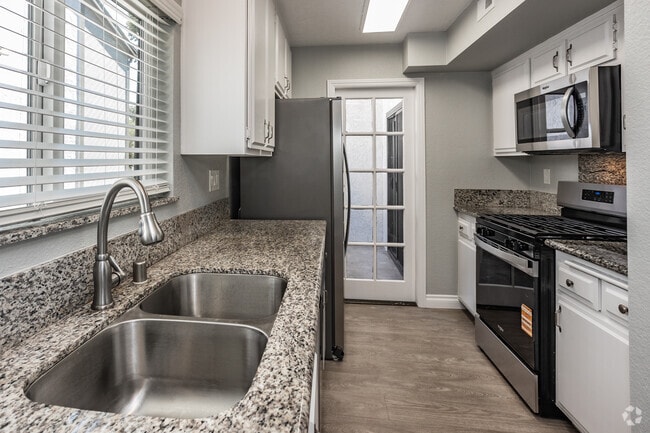 1BR, 1BA - 727SF - Kitchen - Beachpoint Apartments
