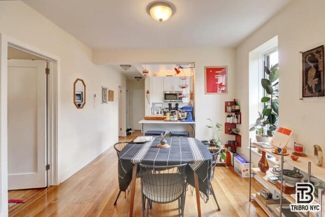 Building Photo - 3 bedroom in Queens NY 11385
