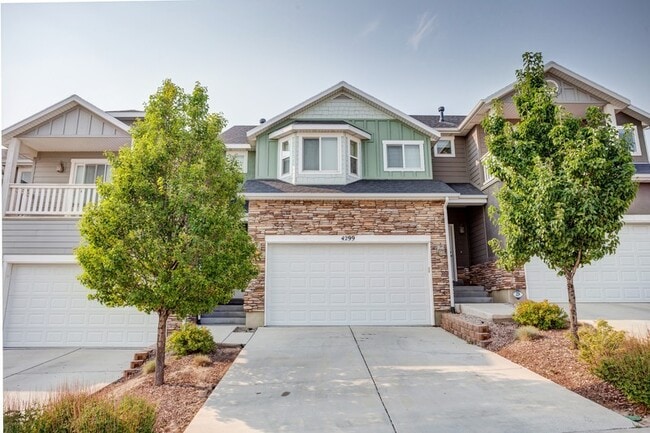 Building Photo - 4299 Cresthaven Ln
