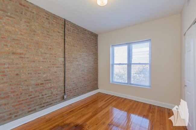 Building Photo - 1 bedroom in Chicago IL 60657