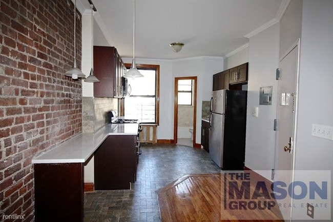 Building Photo - 501 1/2 W 43rd St
